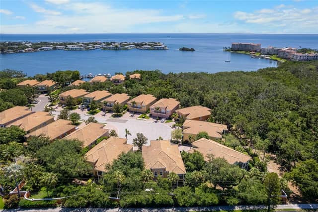 191 BANYAN BAY DR photo