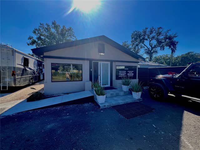 5827 E COLUMBUS DR photo