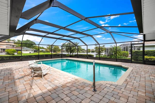 511 RIVIERA BAY DR NE photo