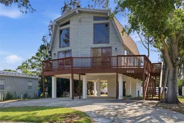 8221 RIVERSIDE DR NE photo