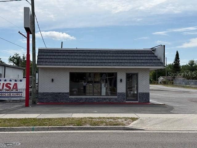 9501 N NEBRASKA AVE photo