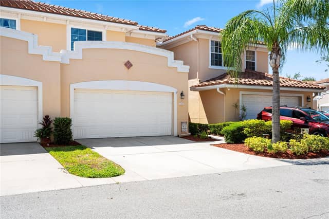210 VALENCIA CIR photo