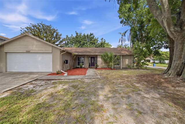7327 SUNSHINE CIR photo