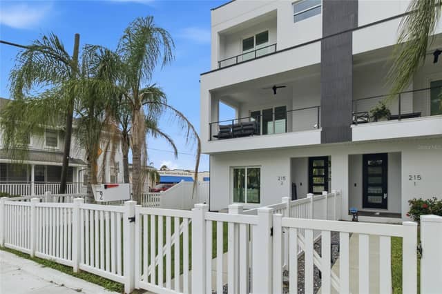215 W COLUMBUS DR #2 photo