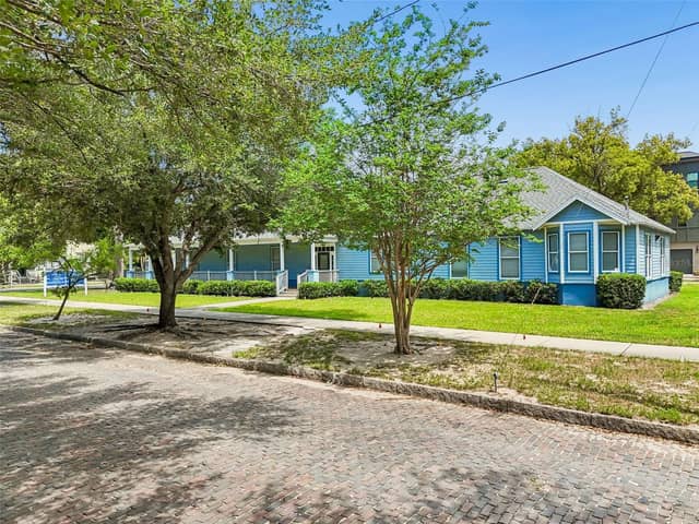 402 E 7TH AVE photo
