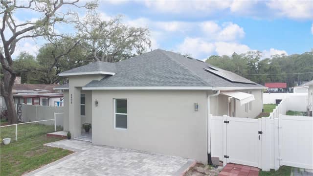 8920 N NEWPORT AVE photo
