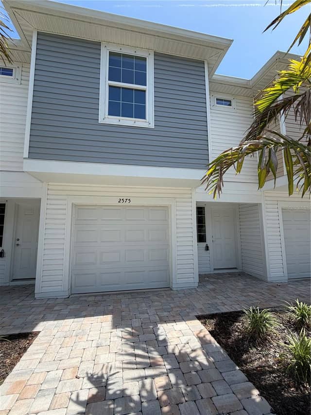 2575 6TH AVENUE DR E photo