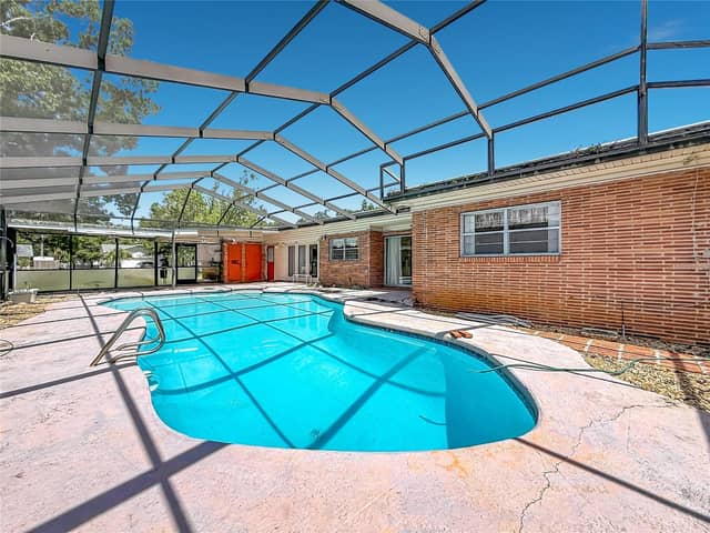 605 COURTNEY DR photo