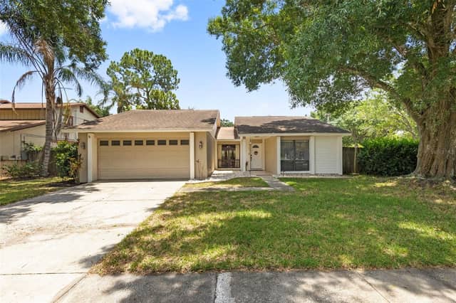 15701 COUNTRY LAKE DR photo