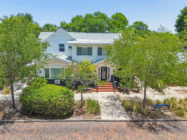 255 6TH AVE N photo