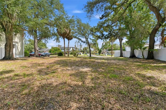 5010 W AZEELE ST photo