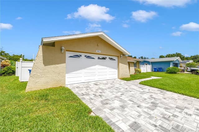5812 16TH LN NE photo