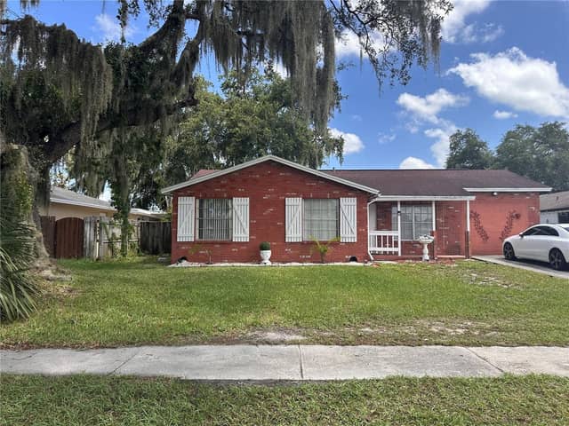 8848 OAK CIR photo