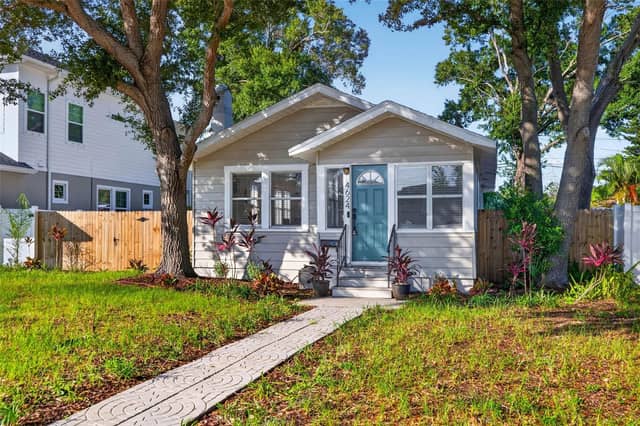 4624 IRIS ST N photo