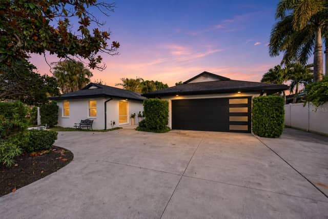219 MIRAMAR BLVD NE photo