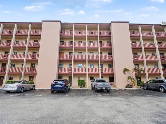 4023 LAKE BAYSHORE DR #112 photo