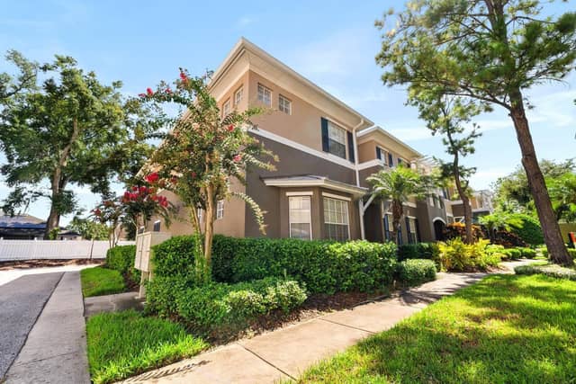 7435 ARLINGTON GROVE CIR photo