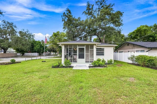 1825 E HANNA AVE photo