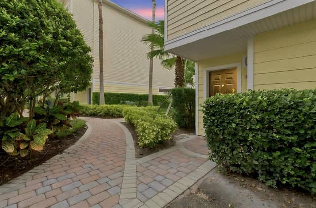 9801 MEADOW FIELD CIR photo