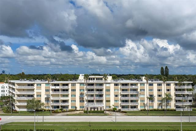 1200 N SHORE DR NE #208 photo