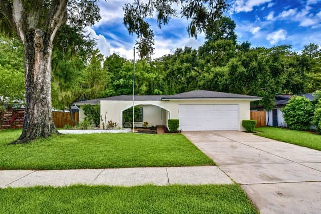 16122 OAKMANOR DR photo