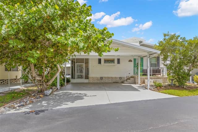 357 MOUNT SAXON AVE NE #323 photo