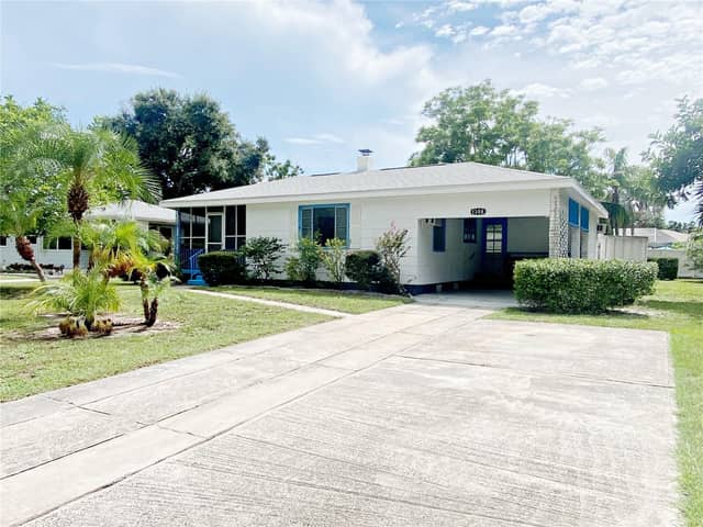 1308 ESSEX DR N photo