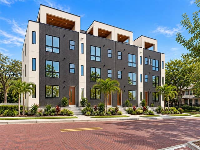 2121 N OLA AVE photo