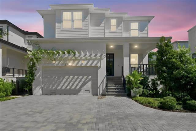 2705 W TRILBY AVE photo