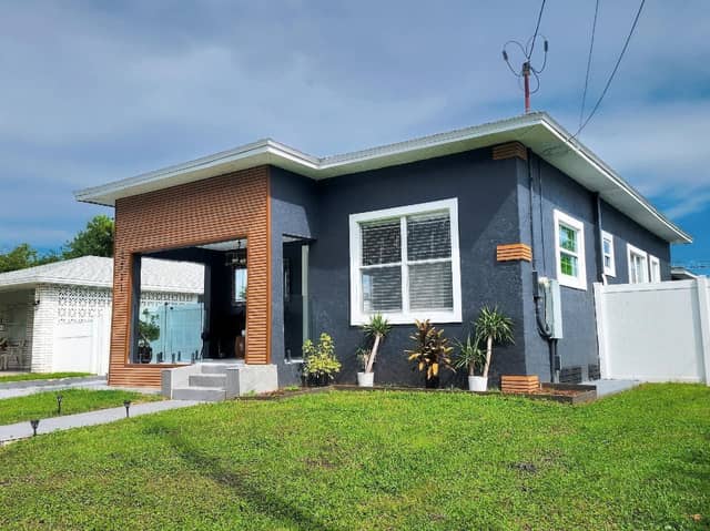2711 W CORDELIA ST photo