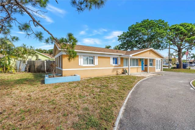 7901 CAUSEWAY BLVD S photo