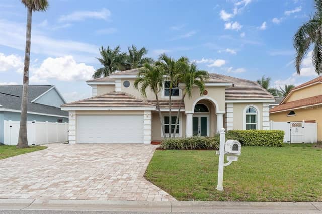 906 LANDMARK CIR S photo