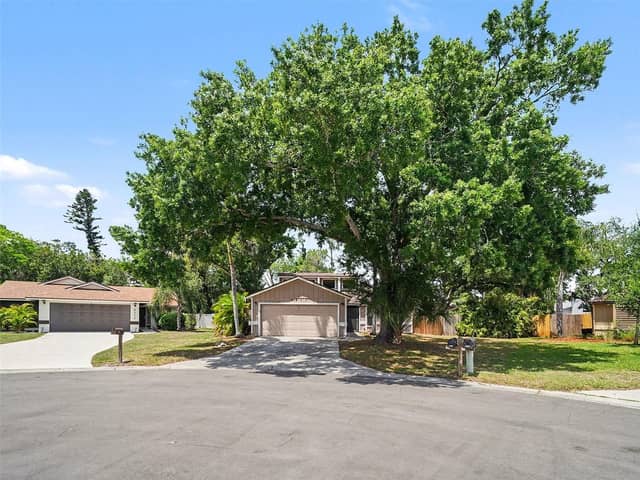 8211 COUNTRY OAKS CT photo
