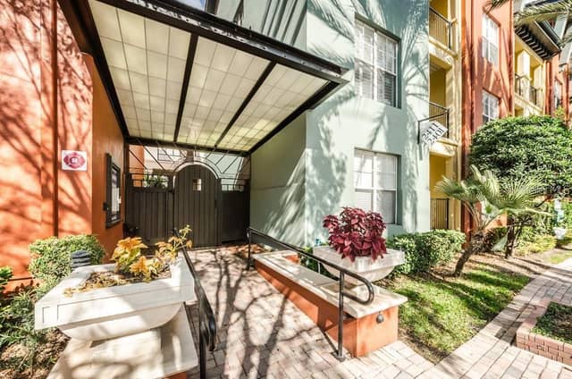 2411 W HORATIO ST #538 photo