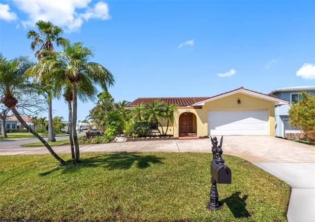 562 JOHNS PASS AVE photo