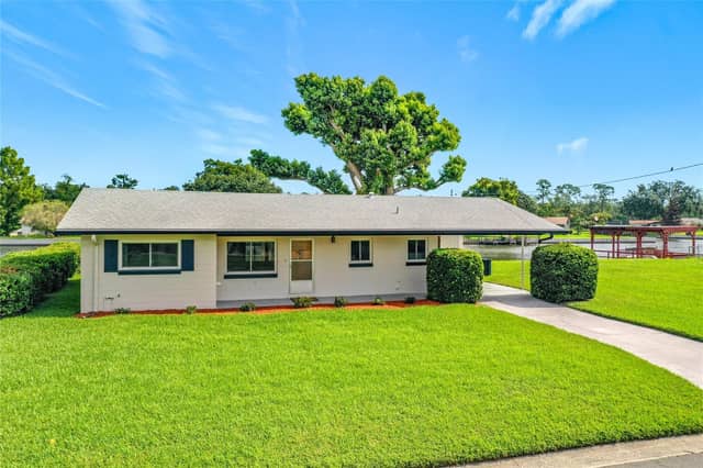 13225 COUNTRY CLUB DR photo