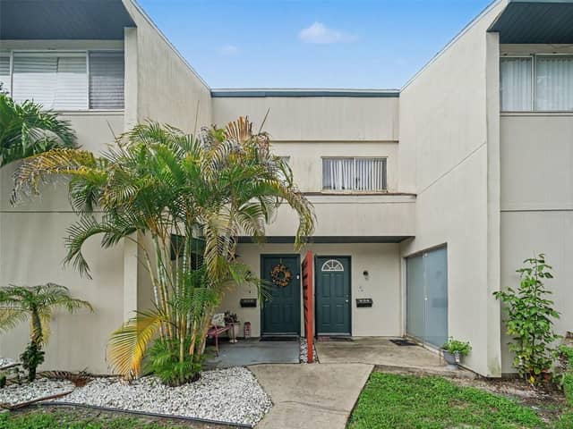 908 BYRON LN #6 photo