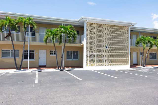19417 GULF BLVD #E109 photo