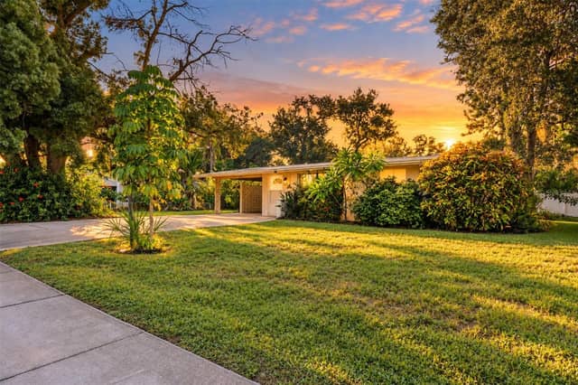 260 SHAMROCK DR photo