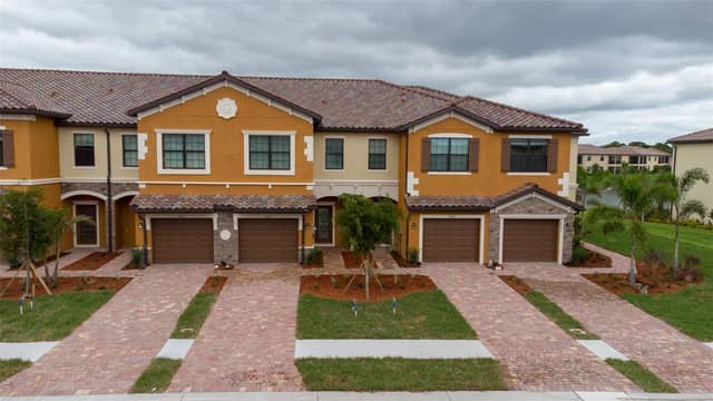 20450 LAGENTE CIR photo
