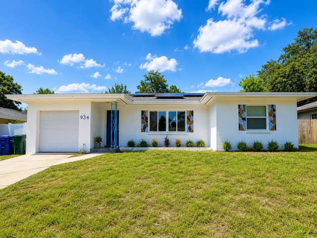 934 HILLWOOD DR photo
