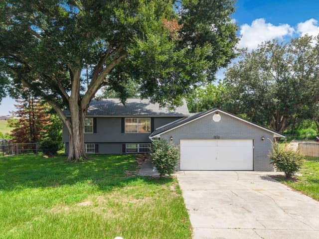 2614 CREST DR photo