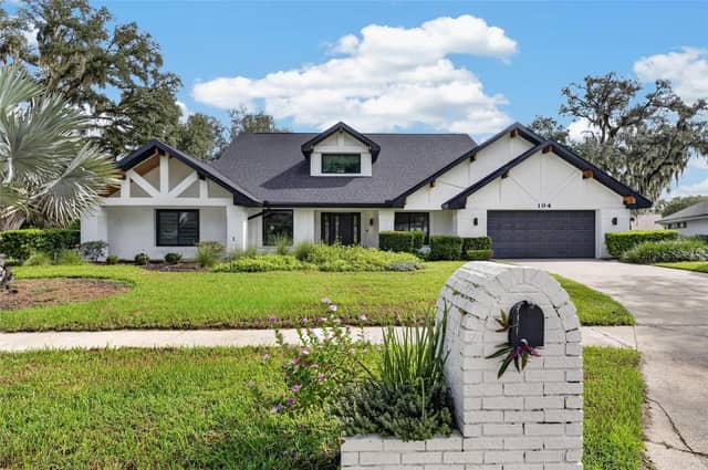 104 BARRINGTON DR photo
