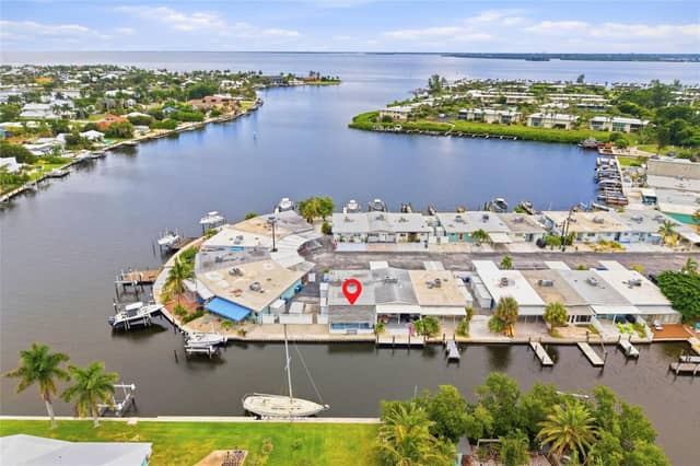 28 SEASIDE CT photo