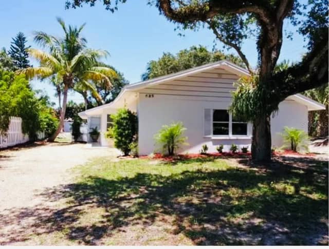 635 HOLLY RD photo