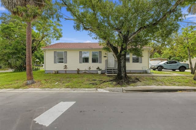 521 12TH AVE W photo